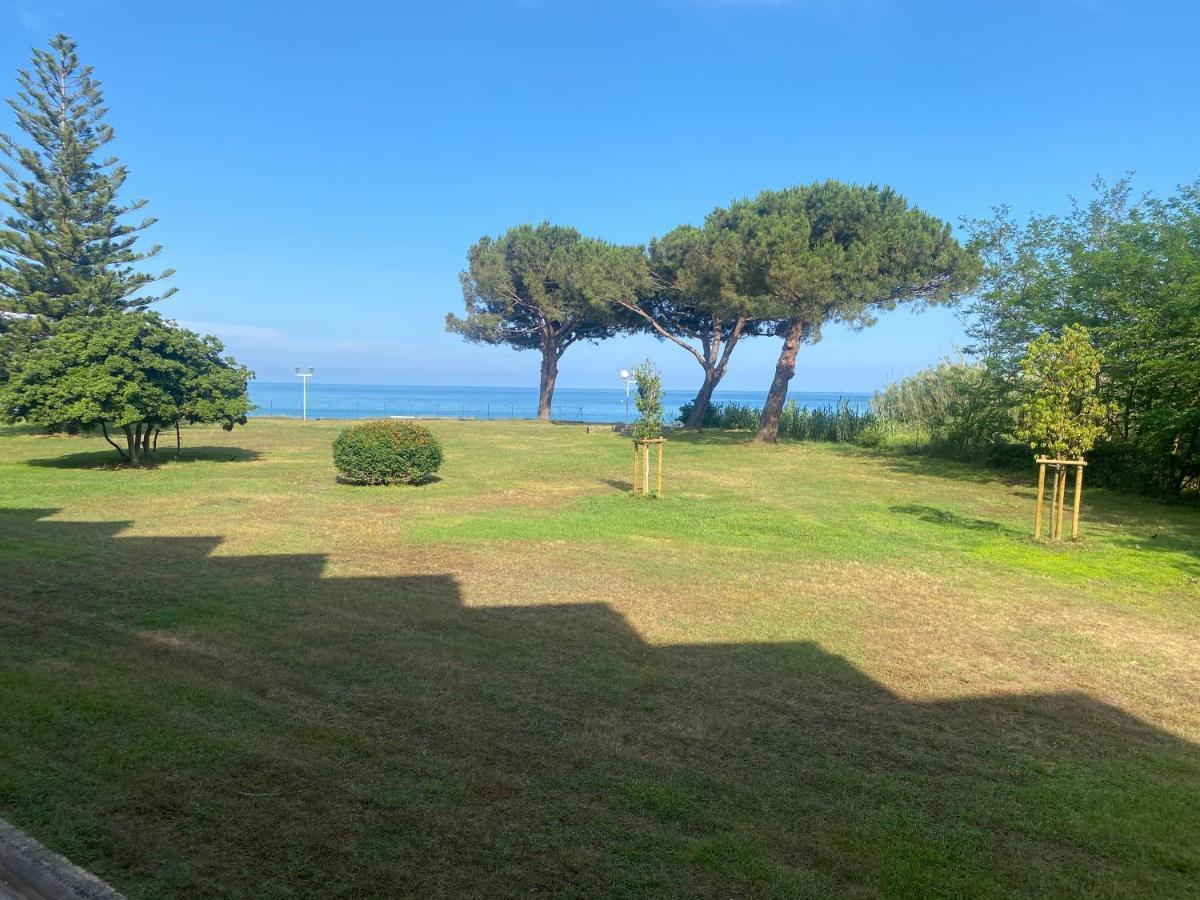 Résidence climatisé face à la mer Santa-Lucia-di-Moriani Esterno foto