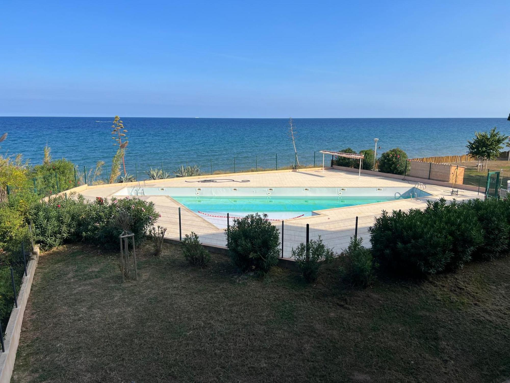 Résidence climatisé face à la mer Santa-Lucia-di-Moriani Esterno foto